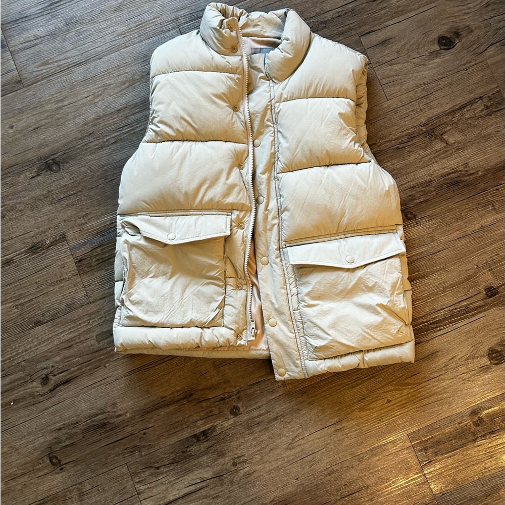 GAP SIZE M Cream Puffer Vest